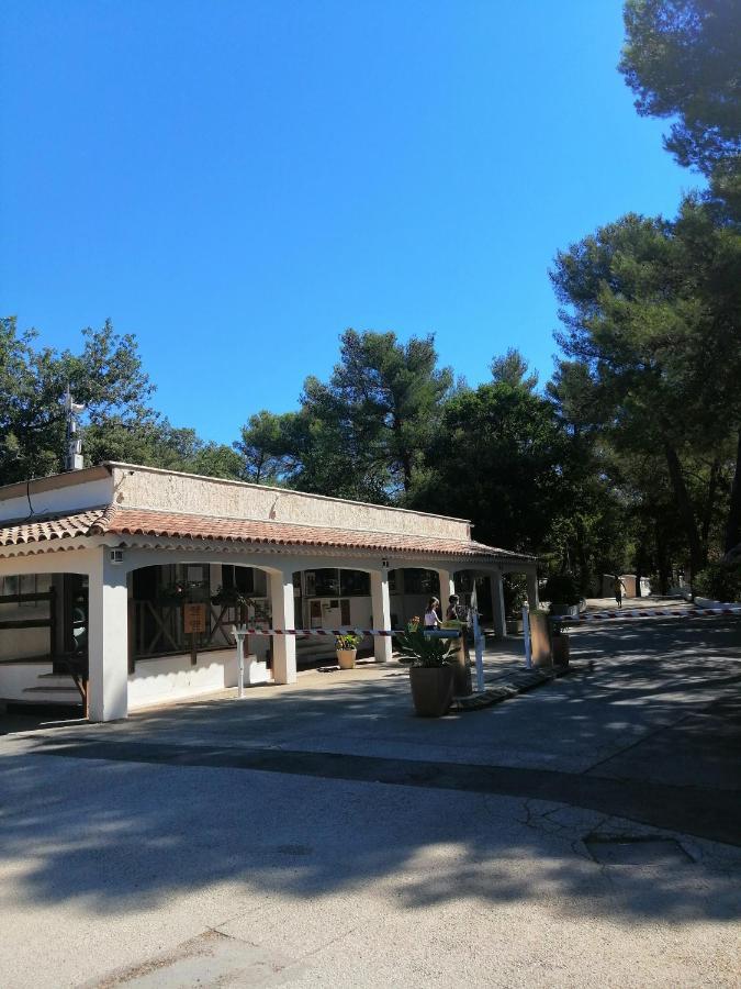 Hotel Domaine De La Sainte Baume Nans-les-Pins Esterno foto